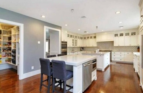 Teaneck House | Dream World Cup Summer Vacation Home in NJ - Sleeps 20!