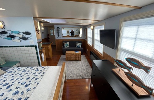 Brinnon Boat Rental | DreamBoat at Pleasant Harbor