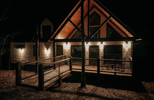 Broken Bow Cabin | Dreamcatcher Cottage- A Luxurious Romantic Escape in Hochatown