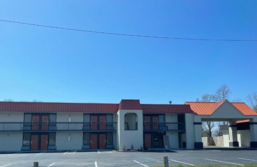 Marion Other | Dreamland Inn