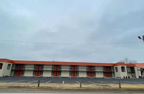 Marion Other | Dreamland Inn