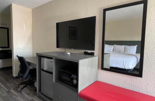 Marion Other | Dreamland Inn