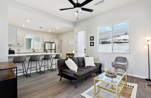 Casa Grande House | Dreamlight Modern Home with Pool and BBQ