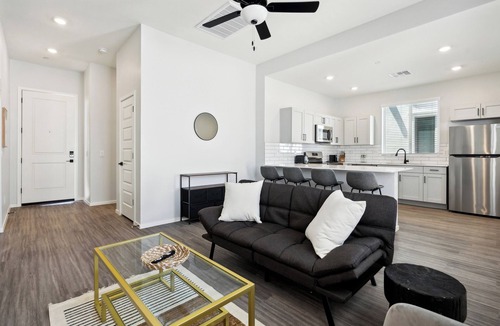 Casa Grande House | Dreamlight Modern Home with Pool and BBQ