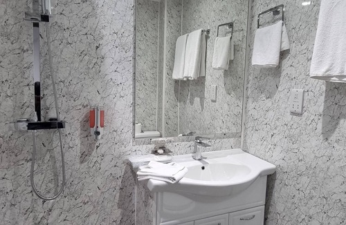 Barking Hotel | Dreams Hotel - Park View