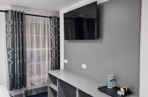 Barking Hotel | Dreams Hotel - Park View