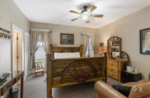 Downtown Branson Hotel | Dreams2Reality | Historic Branson Hotel - Horseshoe Room - Downtown