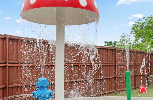 Frisco House | Dreamscape – Heated Pool, Spa, Splash Pad, Mario Room, Outdoor Projector