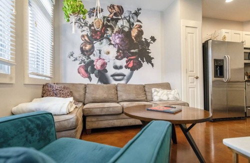West End Condo | Dreamscape Nashville: Walk to Vanderbilt with Private 2-Car Garage