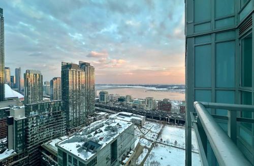 CityPlace Apartment | Dreamspace 3 Bdrms with 1 Parking