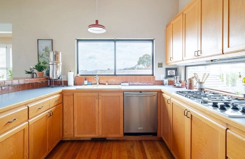 Buena Vista House | Dreamy 3 Story House w/Sunroom + City Skyline View