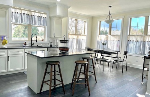 Arlington House | Dreamy 8 bedroom country manor! Tucked in private retreat close to the city <3
