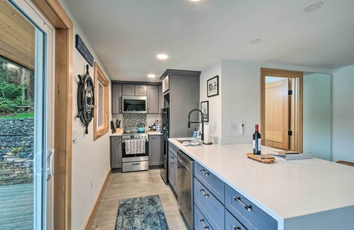 Olympia Cabin | Dreamy Bayfront Cabin w/View, Dock & Kayaks