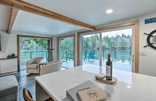 Olympia Cabin | Dreamy Bayfront Cabin w/View, Dock & Kayaks