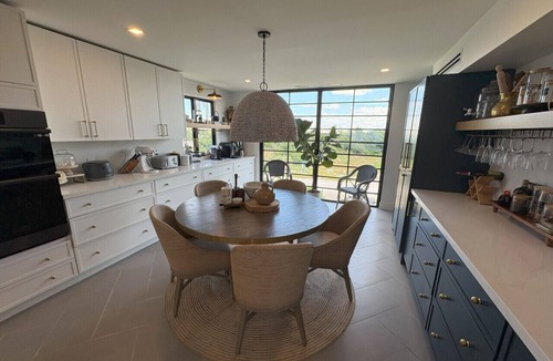 Palm Island House | `Dreamy Beachfront Getaway !`