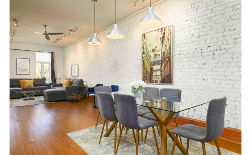 Plateau Mont Royal Apartment | Dreamy Bright 3BR Plateau Loft with AC