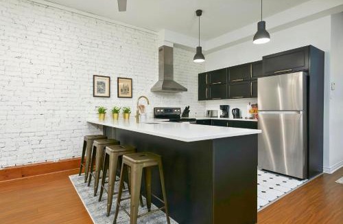 Plateau Mont Royal Apartment | Dreamy Bright 3BR Plateau Loft with AC