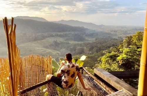 Klungkung Villa | Dreamy Cliffside Bamboo Villa with Pool and View
