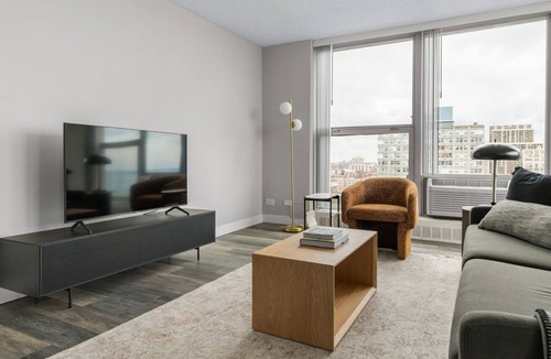 Edgewater Beach Apartment | Dreamy Edgewater 3BR w/ Gym, Deck & Lounge, 5 blocks to L, by Blueground
