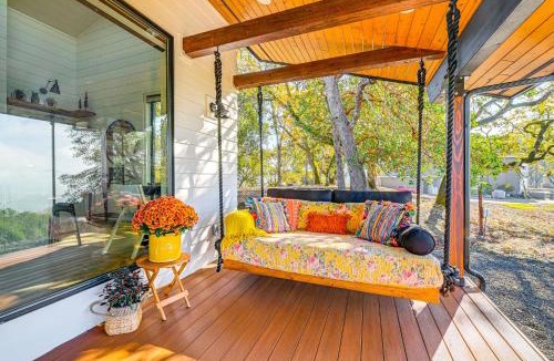 Roseburg House | Dreamy Hilltop View: Roseburg Retreat w/Hot Tub!