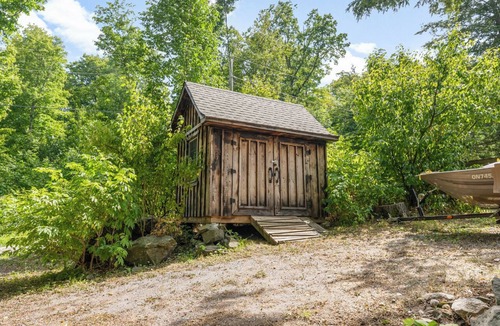Wollaston Cottage | Dreamy Lakefront Cottage