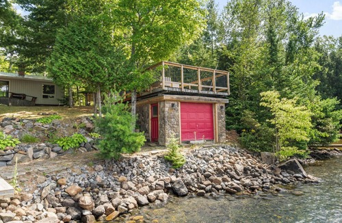 Wollaston Cottage | Dreamy Lakefront Cottage