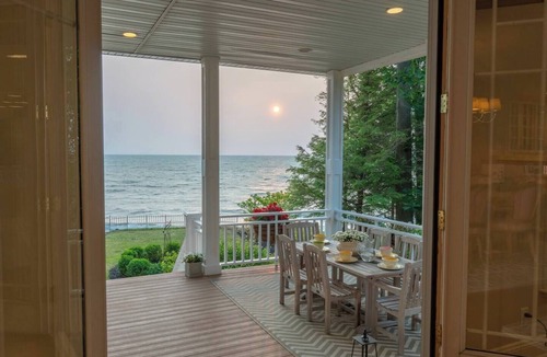 Fennville House | Dreamy Lakefront Home - Weque South