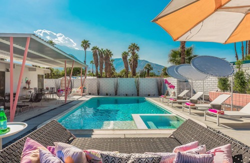 Racquet Club Estates House | Dreamy Mid Century Modern House with Saltwater Pool & Resort Style Backyard