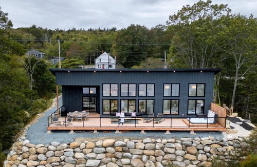 Port Mouton House | Dreamy Oceanfront Escape Hot tub & Sauna