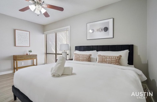 Brentwood Apartment | Dreamy Outdoor Space New Design in Renovated Apt