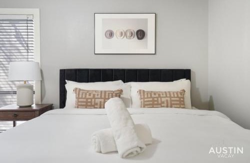 Brentwood Apartment | Dreamy Outdoor Space New Design in Renovated Apt