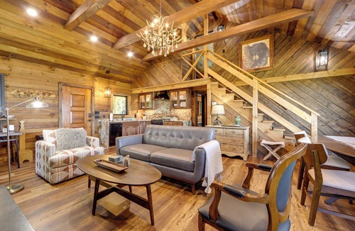 Penrose Cabin | Dreamy Penrose Cabin w/Panoramic Mountain Views