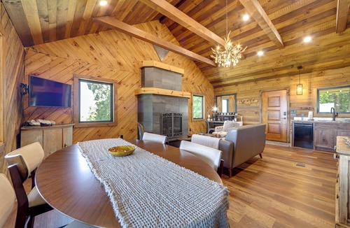Penrose Cabin | Dreamy Penrose Cabin w/Panoramic Mountain Views