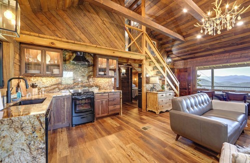 Penrose Cabin | Dreamy Penrose Cabin w/Panoramic Mountain Views