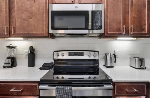 Frisco Apartment | Dreamy retreat in Frisco w/Pool & Gym