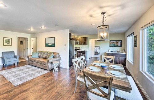 Concrete Cabin | Dreamy Riverside Cabin with Fireplace & Grill