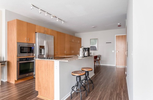 Streeterville Apartment | Dreamy Streeterville 1BR w/Pool & Gym, nr Riverwalk, by Blueground