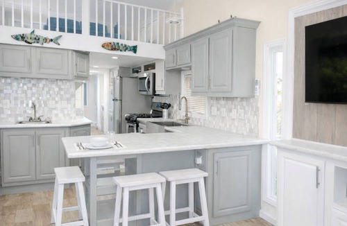 Sandbridge Cottage | Dreamy Sunsets! Waterfront-Pool-Kayak-Pet Friendly-Pickleball!