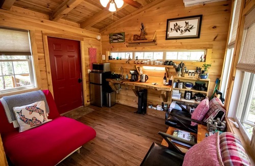 Copperhill RV Rental | Dreamy Tree House Getaway for a Romantic Retreat