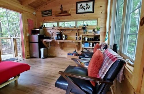 Copperhill RV Rental | Dreamy Tree House Getaway for a Romantic Retreat