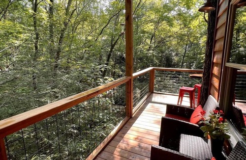 Copperhill RV Rental | Dreamy Tree House Getaway for a Romantic Retreat