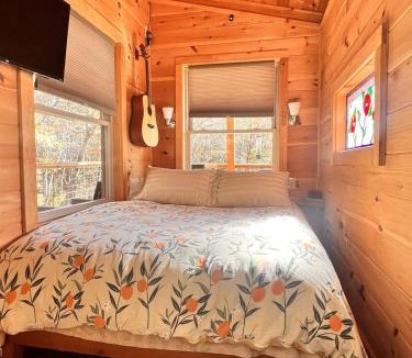 Copperhill House | Dreamy Treehouse Getaway Dog FriendlyDisc Golf