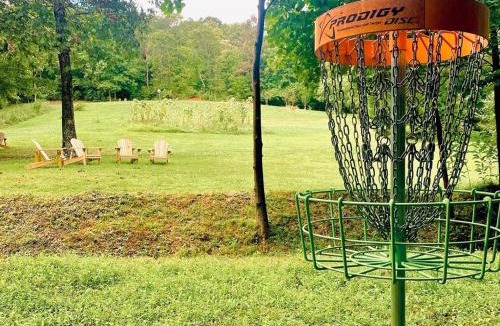 Copperhill House | Dreamy Treehouse Getaway Dog FriendlyDisc Golf