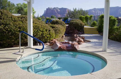 Oak Creek Condo | DREAMY VIEWS! POOLS! GOLF! 2 KITCHENS 2/2 Sleeps 8