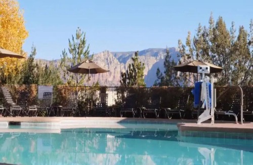Oak Creek Condo | DREAMY VIEWS! POOLS! GOLF! 2 KITCHENS 2/2 Sleeps 8