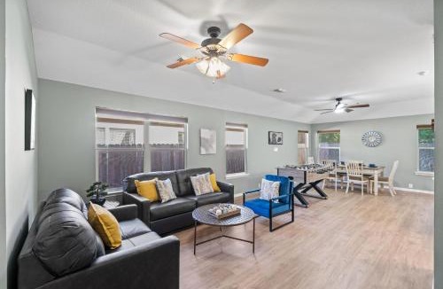 Spring House | Dreamy Villa -Near Airport, Downtown - Open Concept