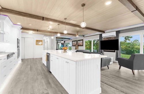 Edgewater House | Dreamy Waterfront Home W/King Bed