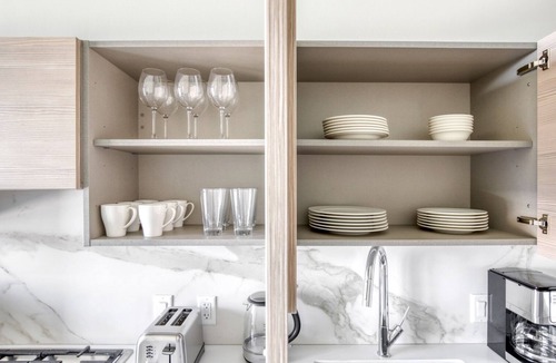 West Loop Gate Apartment | Dreamy West Loop Studio w/Deck, Pool & Gym, 3 blocks to L, by Blueground