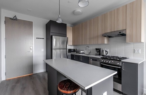 West Town Apartment | Dreamy West Town 2BR w/Dog Run & Dog Spa, nr Blue Line, by Blueground