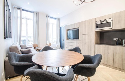Gaillon Apartment | Dreamyflat - Apartment Opera 1